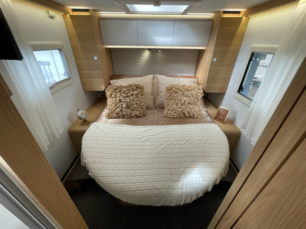 Adria MATRIX PLUS 670 DC CAMA QUEEN+CAMA ABATIBLE 2025! foto: 2