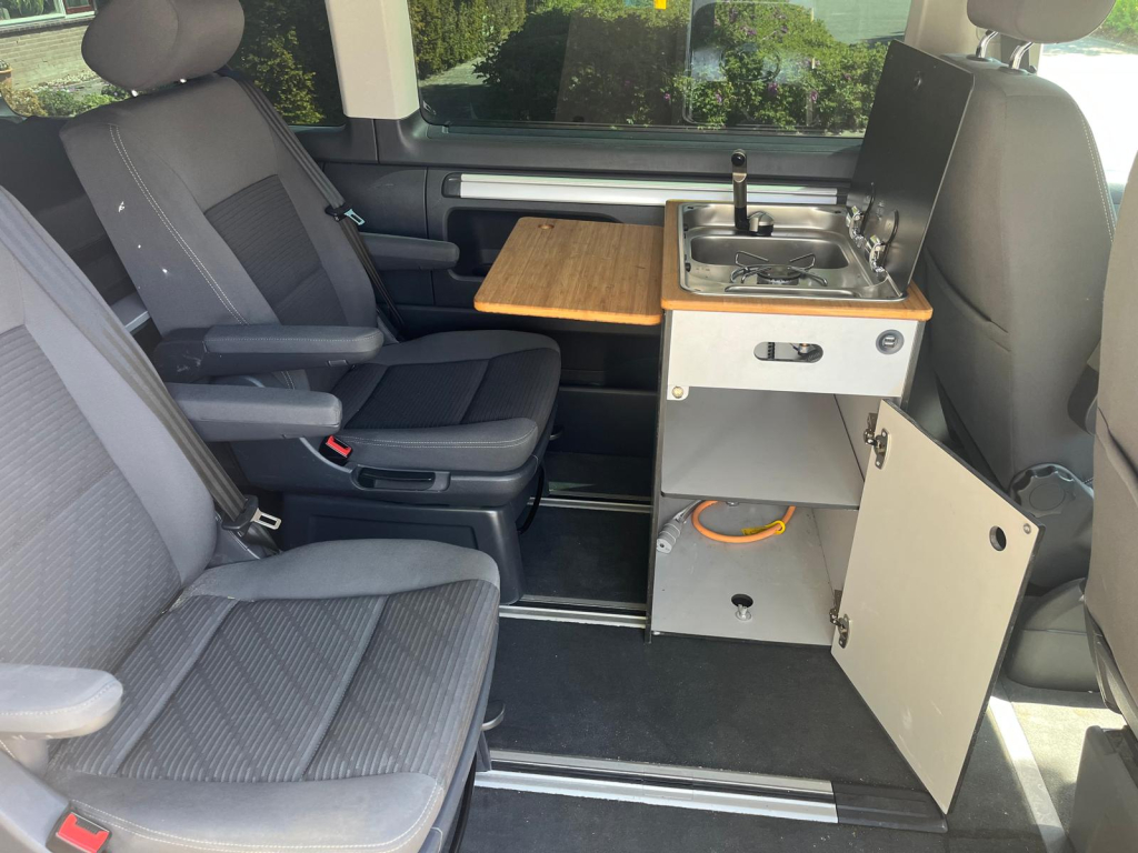 VOLKSWAGEN MULTIVAN STARTLINE photo: 22