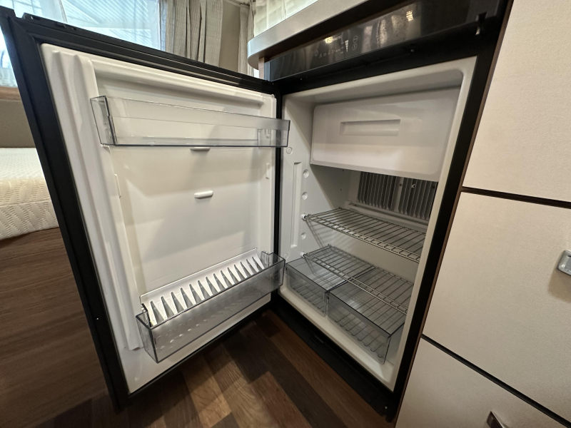 Weinsberg CaraOne Edition HOT 390 QD voortent | ex-verhuur  foto: 12