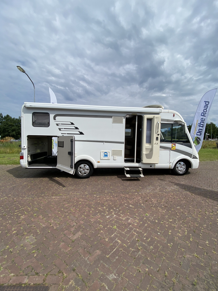 Hymer B 678 PL AUTOM&Aacute;TICO 3 litros di&eacute;sel con 177 CV, camas longitudinales y cama abatible A&ntilde;o 2016. Centrum On the Road en Noorderringweg 4 en Marum. foto: 2