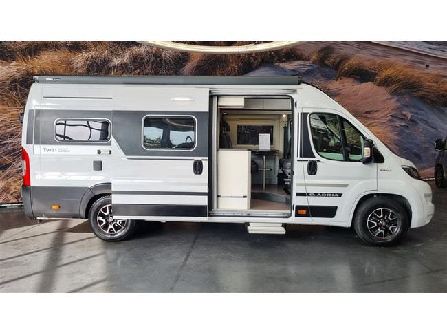 Adria Twin Supreme 640 SLB foto: 23