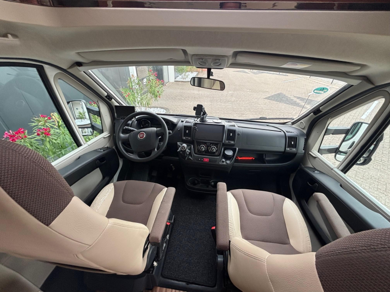 Adria Matrix M 670 SBC vol opties, queensbed  foto: 8