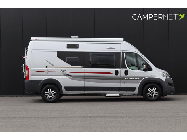 Adria TWIN 600 SPT Multijet 150pk | Omvormer | Luifel | Trekhaak | Bearlock | Fietsendrager | Dwarsbed | LED TV | Parkeersensoren acht