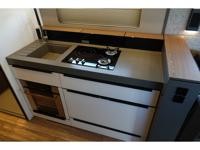 NIESMANN BISCHOFF Flair 920 ER 3.0 207Pk Aut. | Eifelgrijs | E&P Levelsysteem | Luchtvering | Lithium Accu's foto: 9