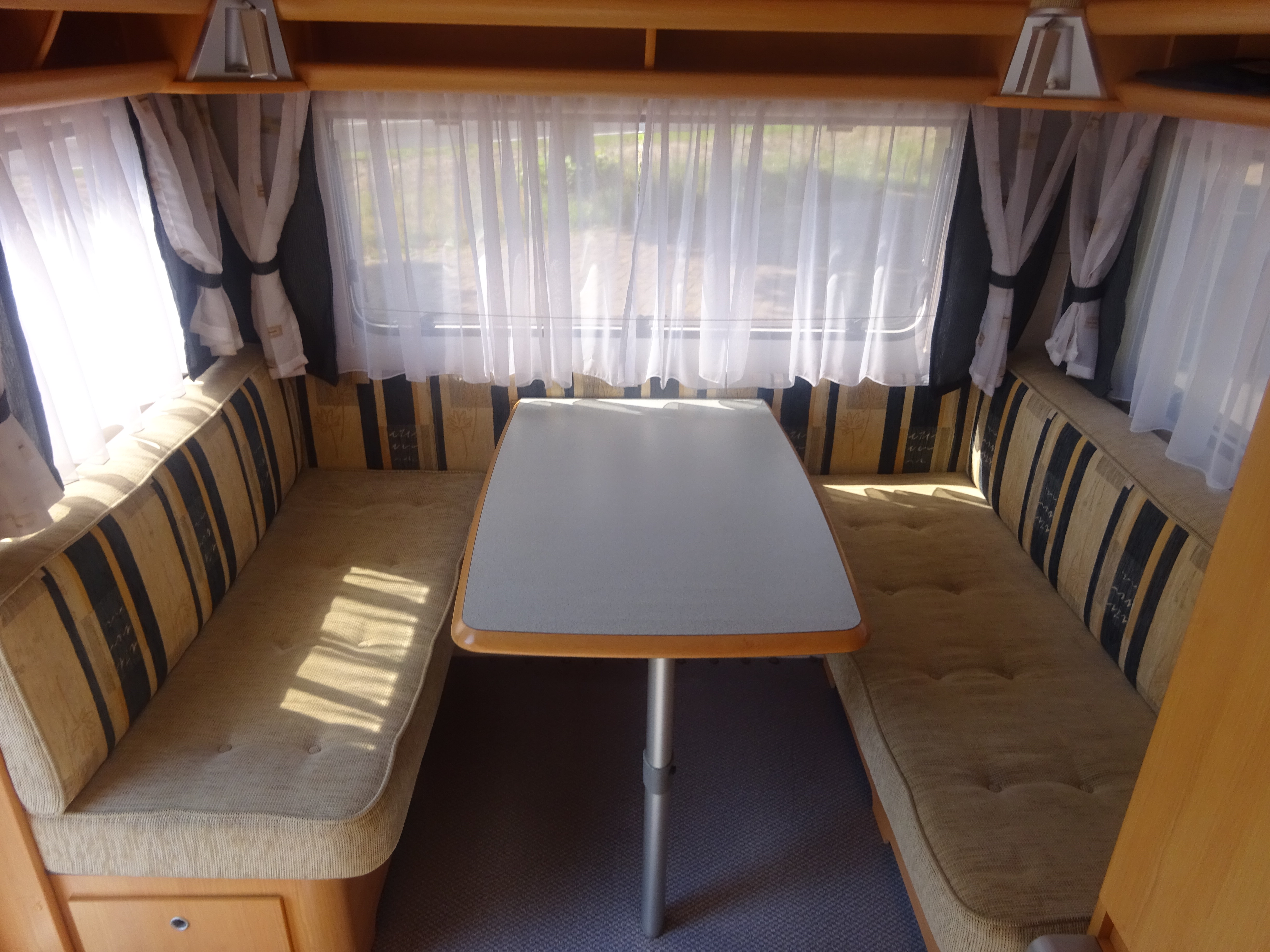 Tec Travelking 450 Met Vast Bed Mover en Airco foto: 16