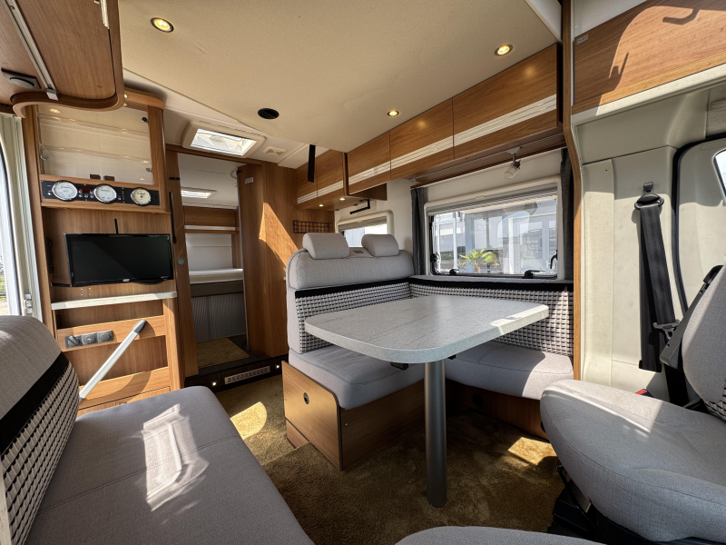 Dethleffs Globe4 7151 Edici&oacute;n Limitada Cama Queen foto: 10