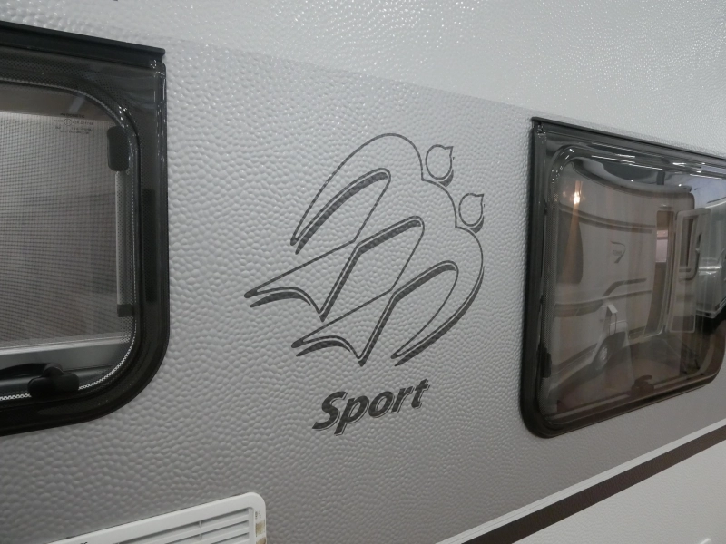Knaus Sport 460 EU Mover sistema de nivelaci&oacute;n toldo foto: 18