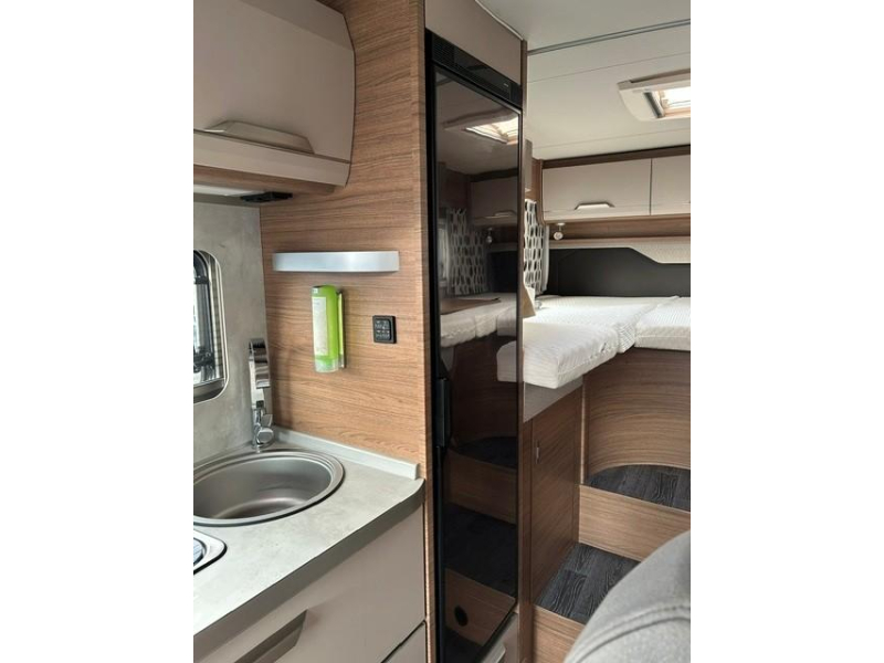 Knaus Van Wave 640 MEG Enkele bedden & hefbed  foto: 11