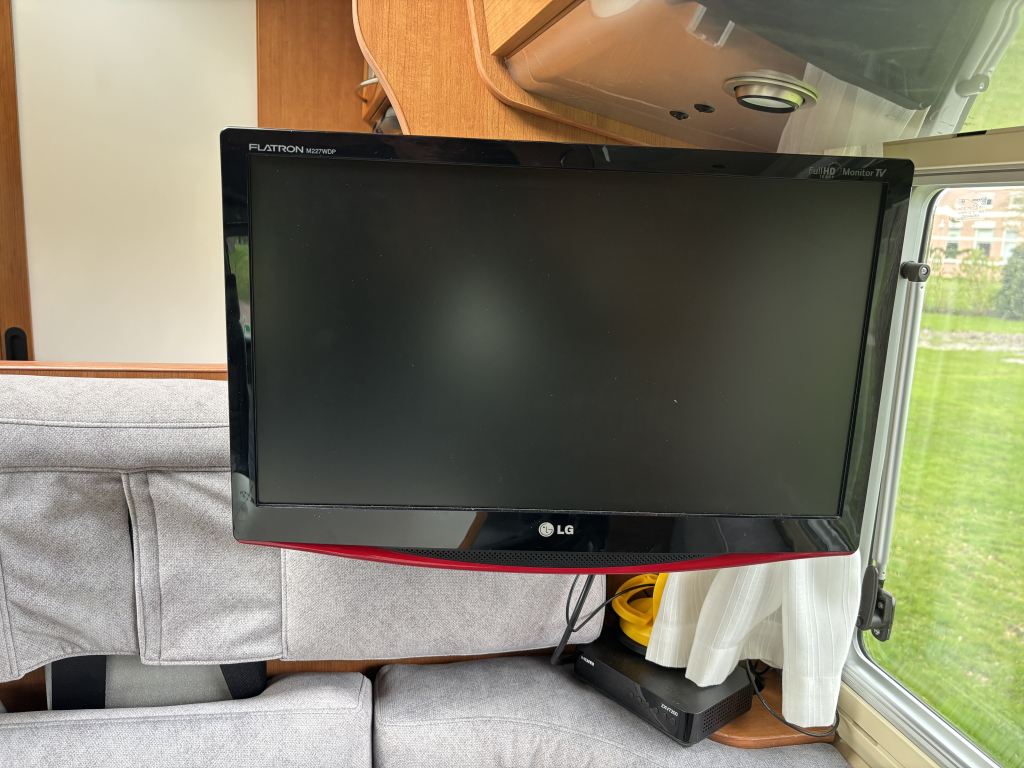 ARCA 3.0L (chain) Very spacious Complete and well maintained P 674 LSX photo: 18