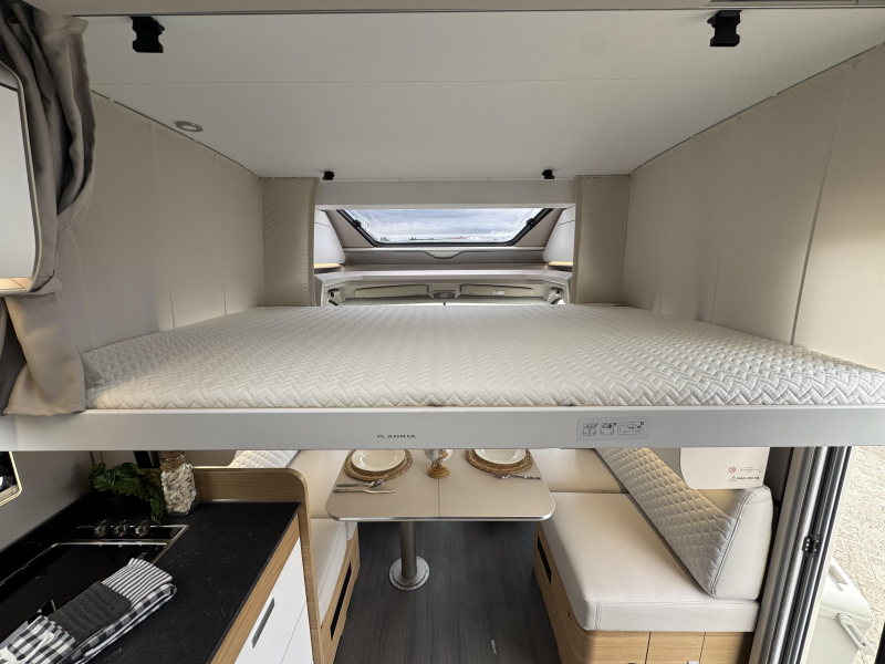Adria Matrix Plus 670 DL Automaat Omvormer Airco  foto: 12