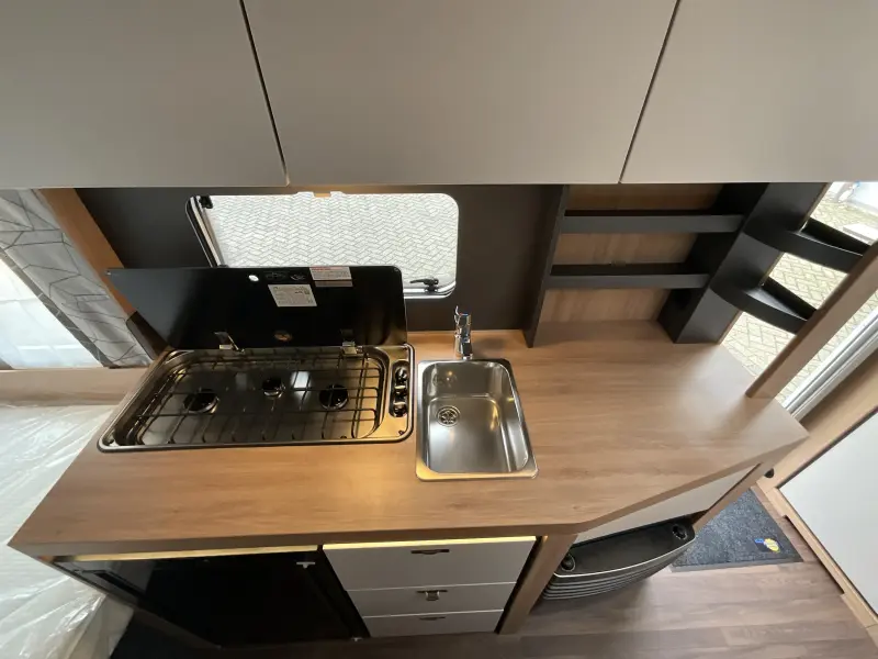 Knaus Sport 420 QD DWARS BED-XL KEUKEN  foto: 4