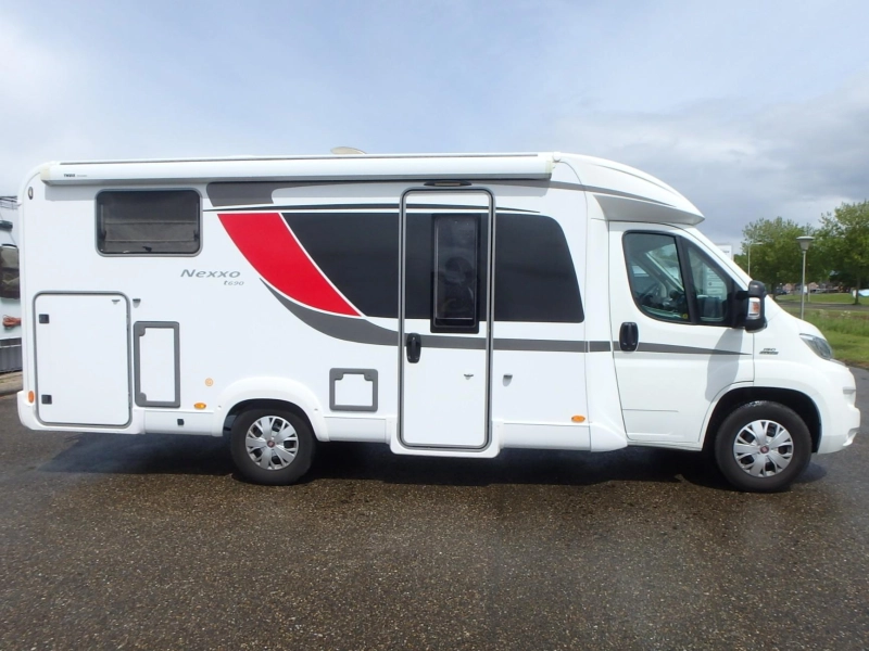 Bürstner Nexxo 690 T Automaat  foto: 1