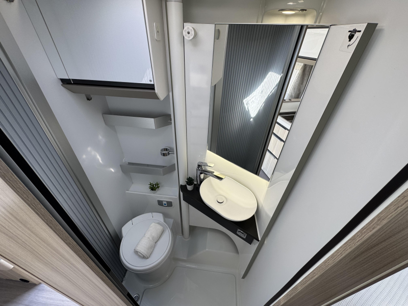 Adria Compact Axess DL Automaat 180PK  foto: 17