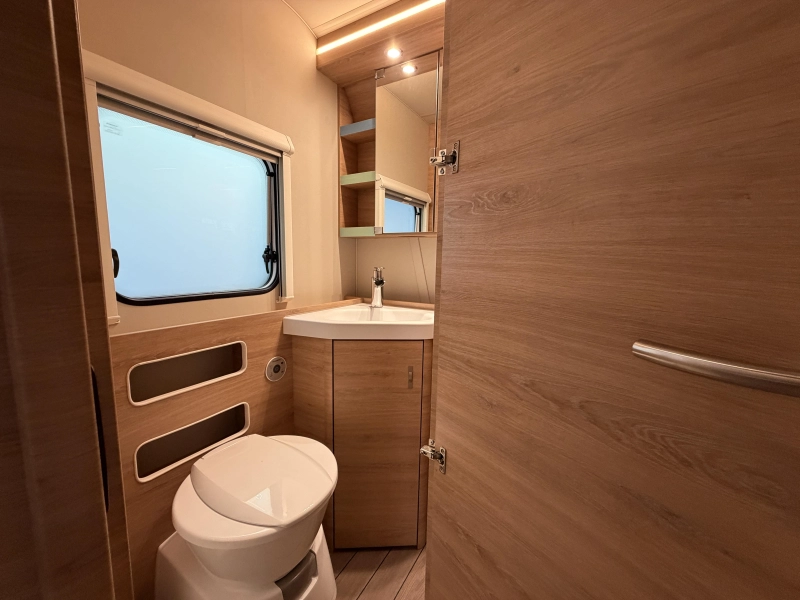 Knaus Sudwind Black Selection 500 QDK Etagenbett / Querbett Foto: 9