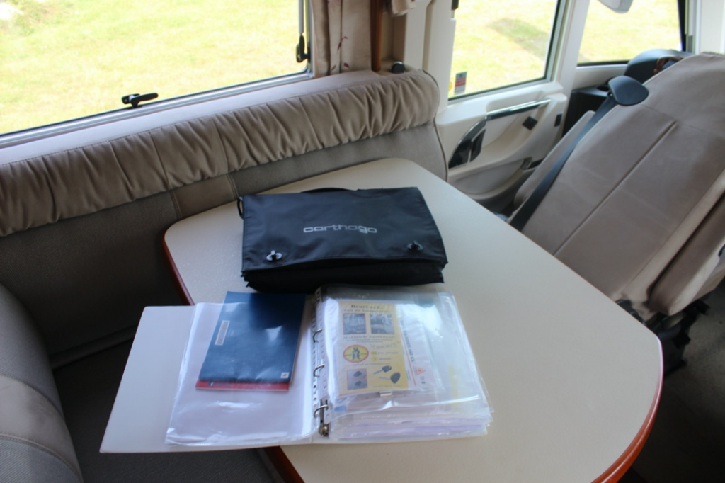 Carthago 4.2  Integraal 2.3 M-jet 148 PK, Alko chassis light, Motor-airco, Hefbed & dwarsbed, Garage, Draaistoelen voor, L zit, zij-zit, etc. Marum (Groningen) foto: 28