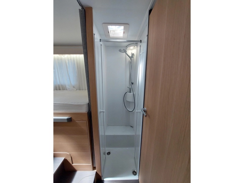 Adria Coral 650 DL Single bed/face2face/heavy photo: 14