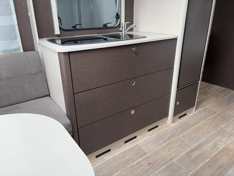 Dethleffs C'Go 495 FR Mover/Awning photo: 5