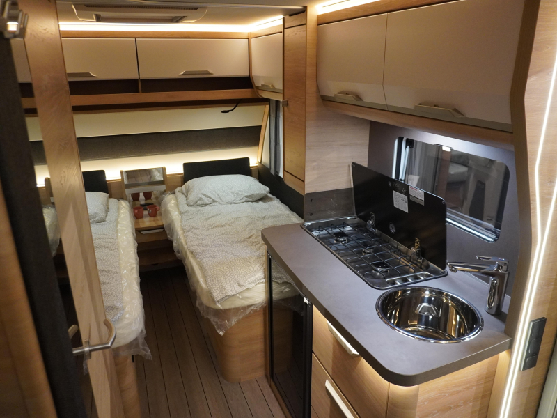 Knaus Sudwind Black Selection 460 EU ENKELE BEDDEN  foto: 13