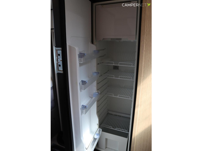 LMC Tourer Lift 730 165PK | Lengtebedden | Gescheiden douche | Hefbed | Fietsendrager | Zonnepaneel | Bearlock | Dakairco | Luifel | foto: 12