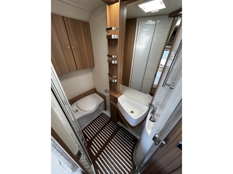 Knaus Platinum Selection 650 MF Fransbed/2017/6.9M/Euro-6  foto: 18
