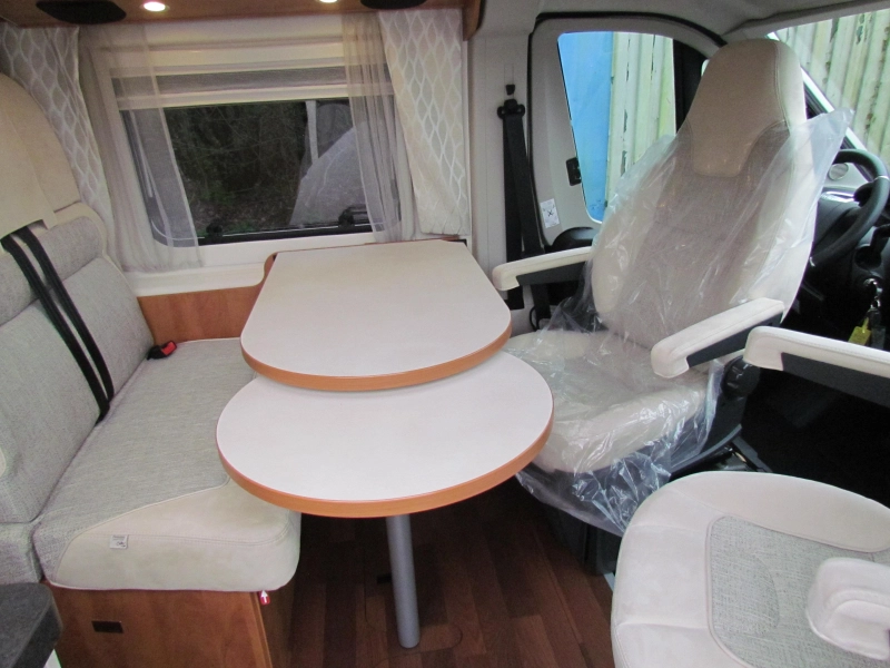 Malibu Van Comfort 600 DB Dwarsbed, Automaat  foto: 1