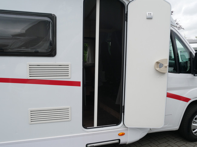Sunlight V66, Lengtebedden, 9-Traps Automaat, XL Garage!! foto: 20