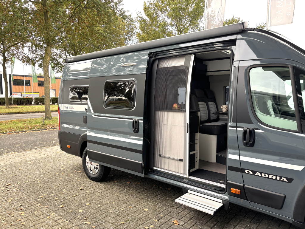 Adria Twin Supreme 640 SLB ENKELE BEDDEN FIAT 8 TREKHAAK foto: 5