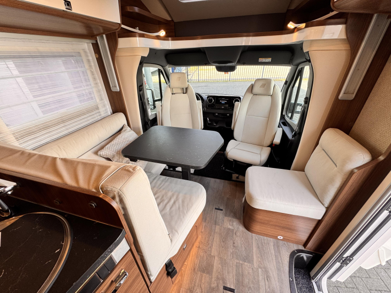 Hymer B-MC T 680 single beds pull-down bed photo: 9