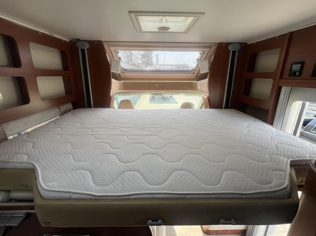 Mobilvetta KEA P65 premium klasse camper lengte en hefbed foto: 11