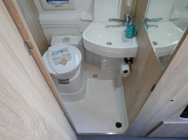 Clever 6.40 Mtr Buscamper, Chasis Maxi, &iexcl;&iexcl;Camas Bajas Longitudinales!! foto: 15