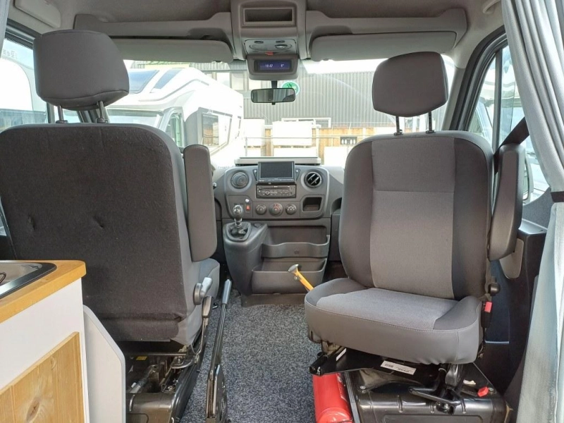 Nissan NV400 photo: 3