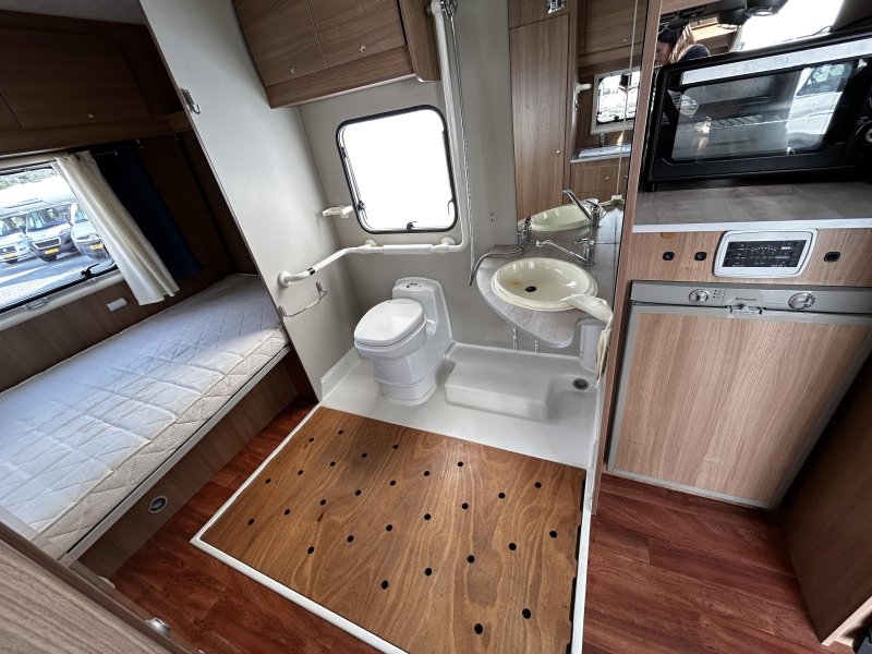 Elnagh M200 CPT Rolstoel-camper met lift  foto: 15