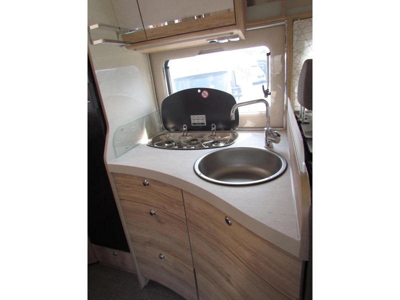 Eura Mobil Profila RS 695 EB L/H-bed, automatic photo: 5