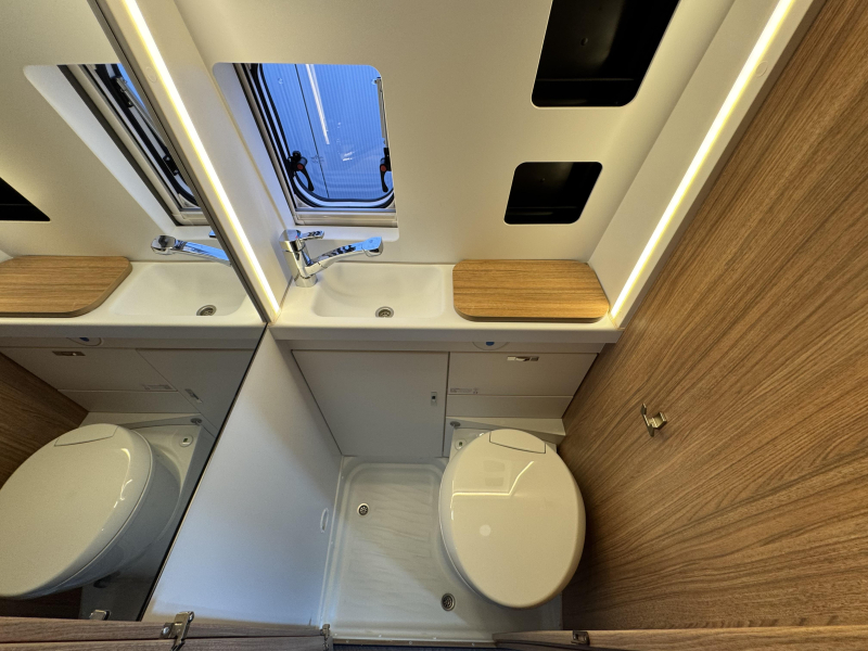 Weinsberg Edition Fire 600 ME Lengte bedden  foto: 13