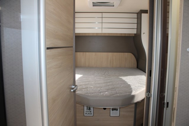 Challenger Graphite Vip Edition T 328 idem Chausson 788 AUTOM&Aacute;TICO Fiat 140 cv equipado con cama Queen y cama abatible 4 pers. (76 foto: 33