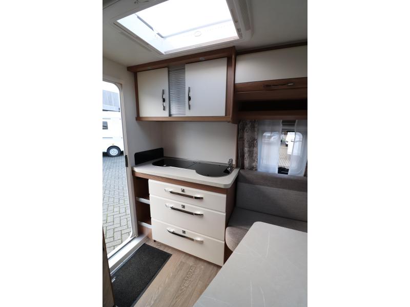 Hobby De Luxe 400 SFE Mover, voortent, fietsdr.  foto: 13