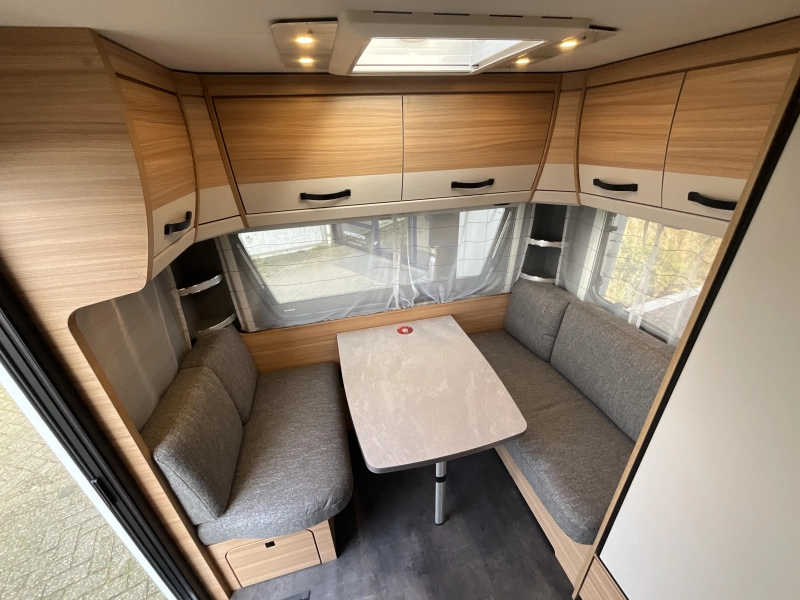 Dethleffs Summer Edition 460 EL SINGLE BEDS-XL FRIDGE photo: 4