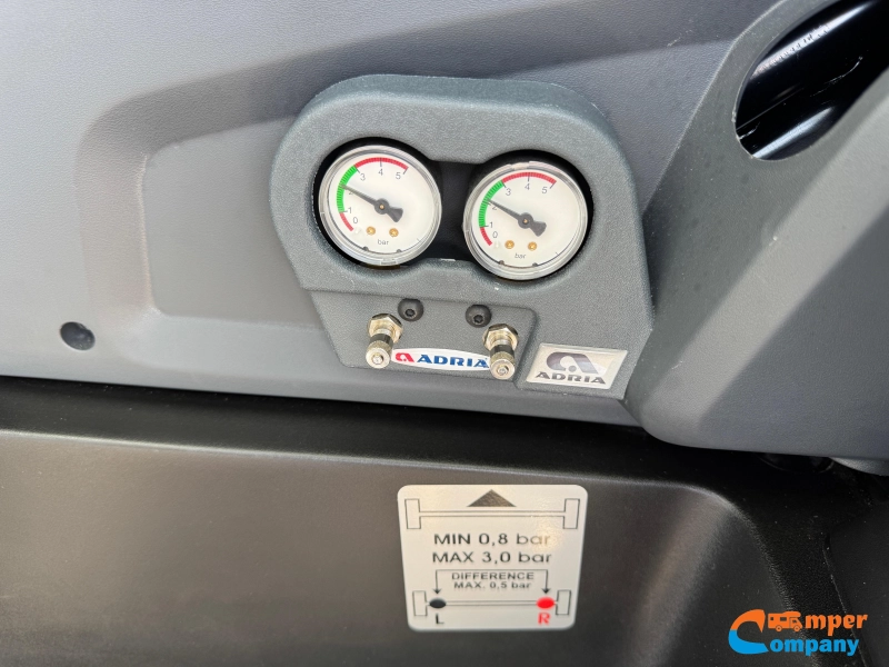 Adria Matrix 640 DC Queensbed / Face to face  foto: 8