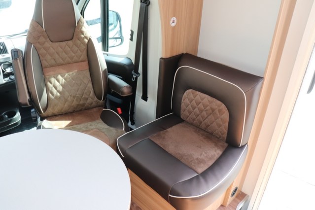 9-speed AUTOMATIC Knaus Platinum Edition Sun TI 650 flat floor single beds (80 photo: 32