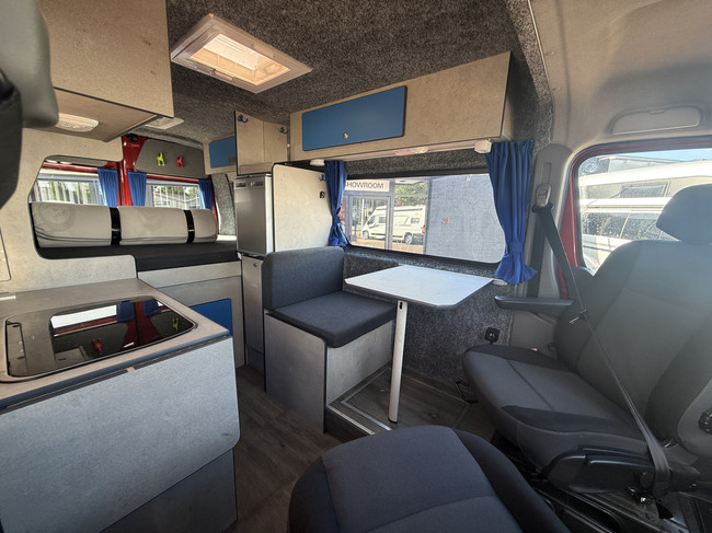 Renault Master autocaravana autom&aacute;tica, interior de lujo, cama transversal, aire acondicionado, control de crucero, c&aacute;mara, navegador, toldo, panel solar, maxxfan, enganche de remolque foto: 11