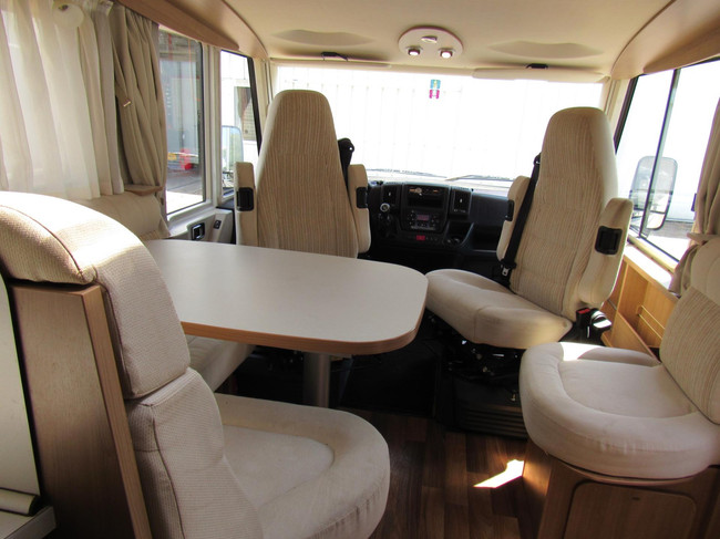 Hymer Exsis-i EX 688 Enkelebedden hefbed integraal bj2014 foto: 14