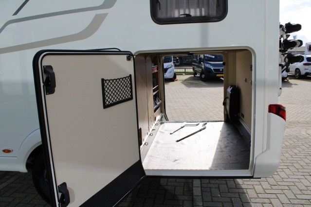 Hymer Exsis I 678 Fiat AUTOMAAT 160 pk enkele bedden Smal en lichtgewicht (54  foto: 10