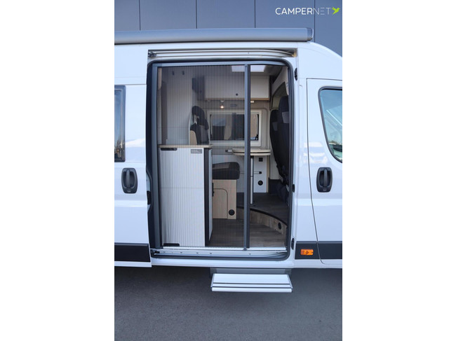 LMC Innovan 640 Pure 140cv Autom&aacute;tico | Toldo Thule | Camas individuales | Sensores de aparcamiento | Llantas de aleaci&oacute;n | Mucho espacio de almacenamiento | LED foto: 5