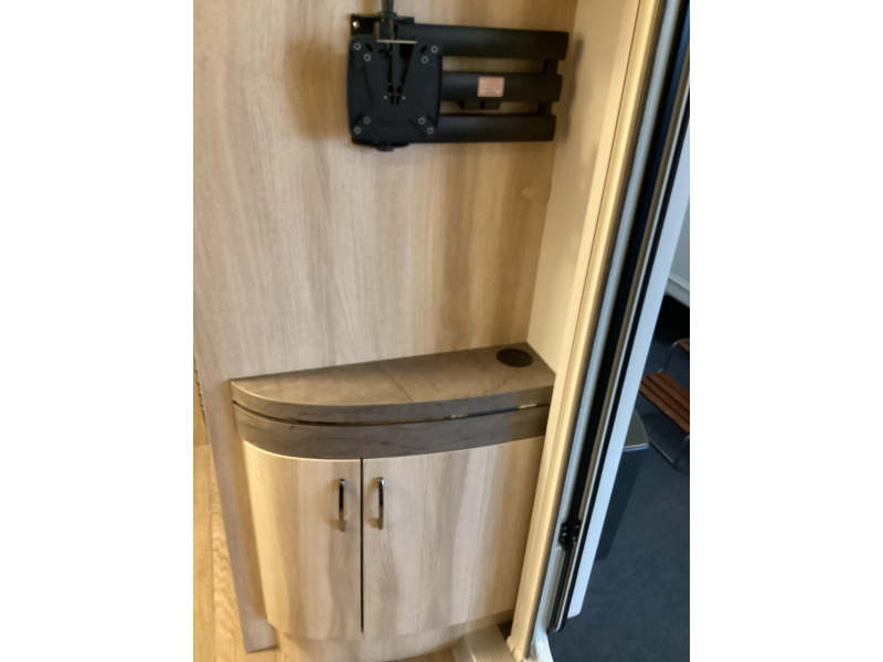 Hobby De Luxe 460 SFF Cama independiente/Ducha foto: 15