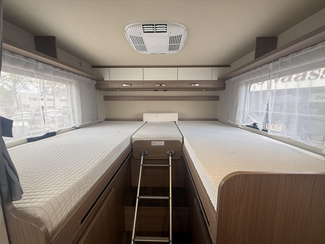 Hymer carado T 447 autom&aacute;tico camas individuales toldo aire acondicionado de techo panel solar antena parab&oacute;lica el&eacute;ctrica TV c&aacute;mara portabicicletas garaje grande nevera XXL foto: 17