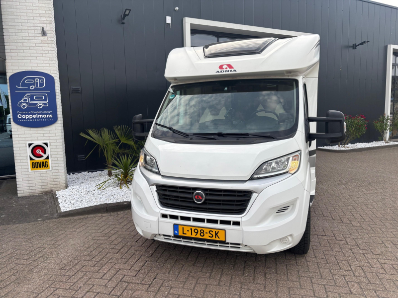 Adria Matrix M 670 SBC vol opties, queensbed  foto: 3
