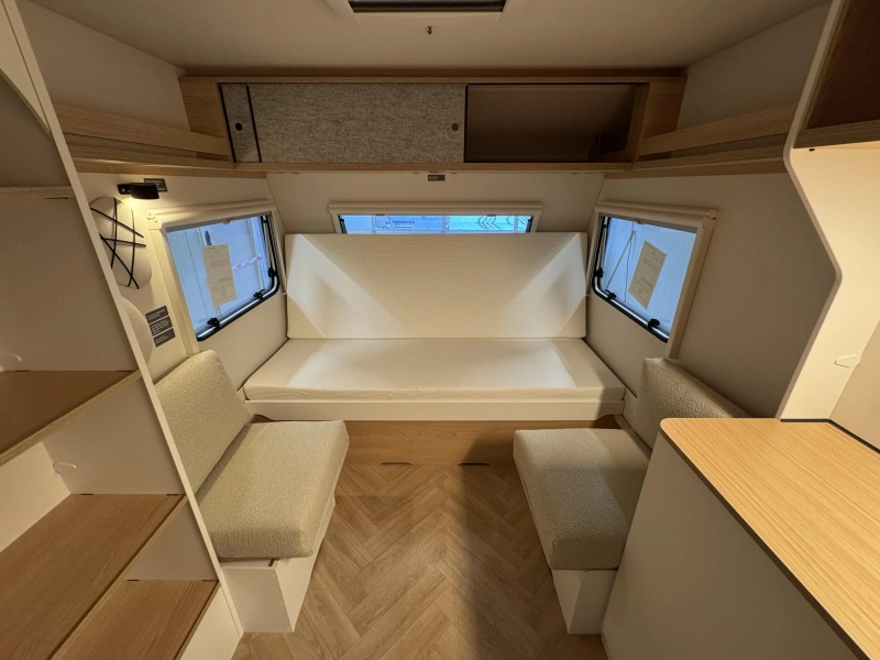 LMC E:dero 470K Ventana delantera abatible foto: 3