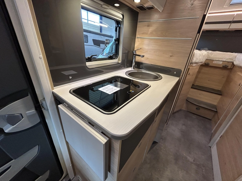 Dethleffs Globebus I 6 Compact Integrated Camper photo: 11