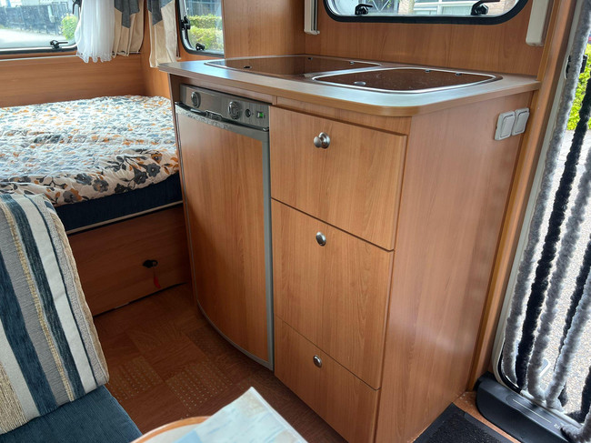 Caravelair Antares Luxe 390 Freeline | Fietsenrek | Dinette | Vastbed | Kachel | Koelkast | foto: 14