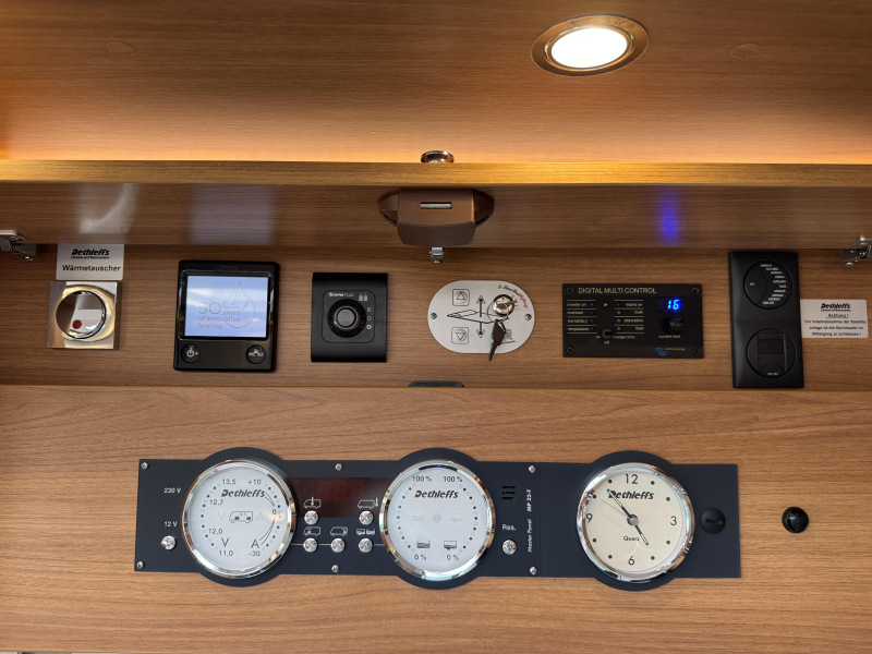 Dethleffs Globetrotter 7850 XL-I Automatik SEHR LUXURI&Ouml;S! Foto: 16